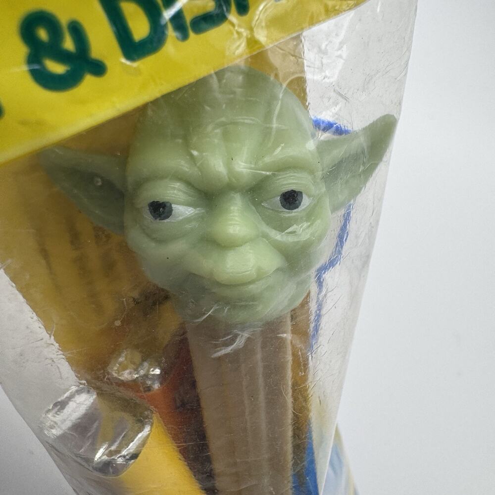 Star Wars Yoda Pez Dispenser 1997 Vintage Factory Sealed Collectible